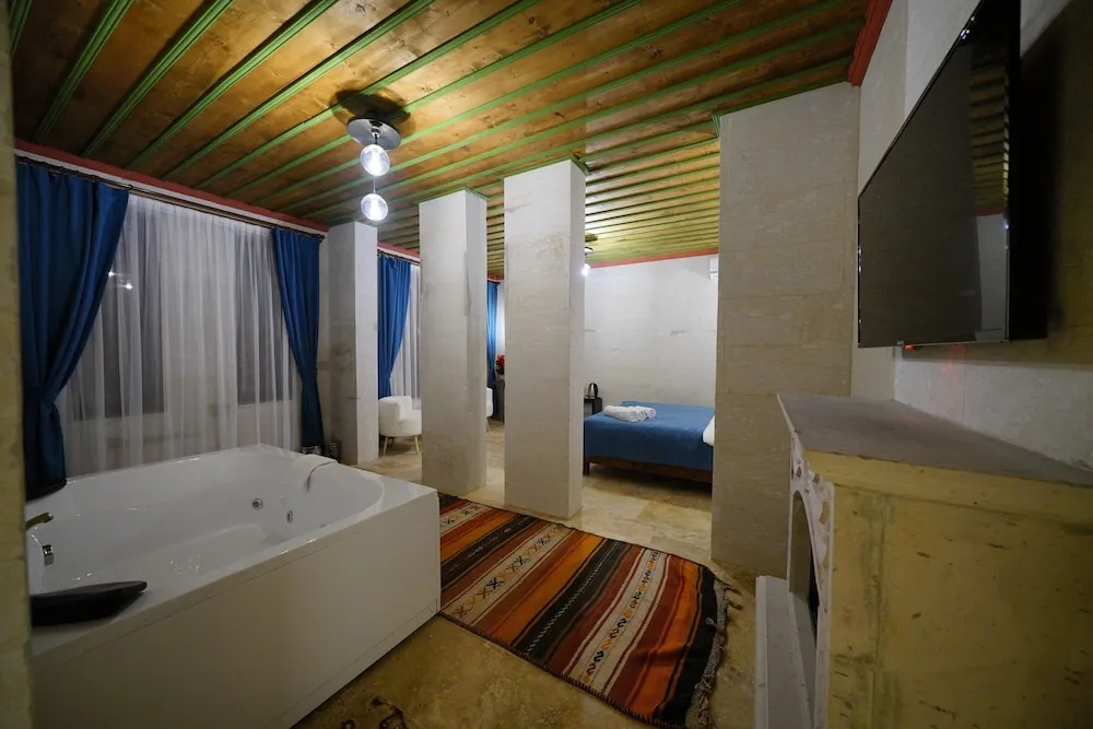 Luxury Tek Büyük Yataklı Oda, 1 En Büyük (King) Boy Yatak, Balkon