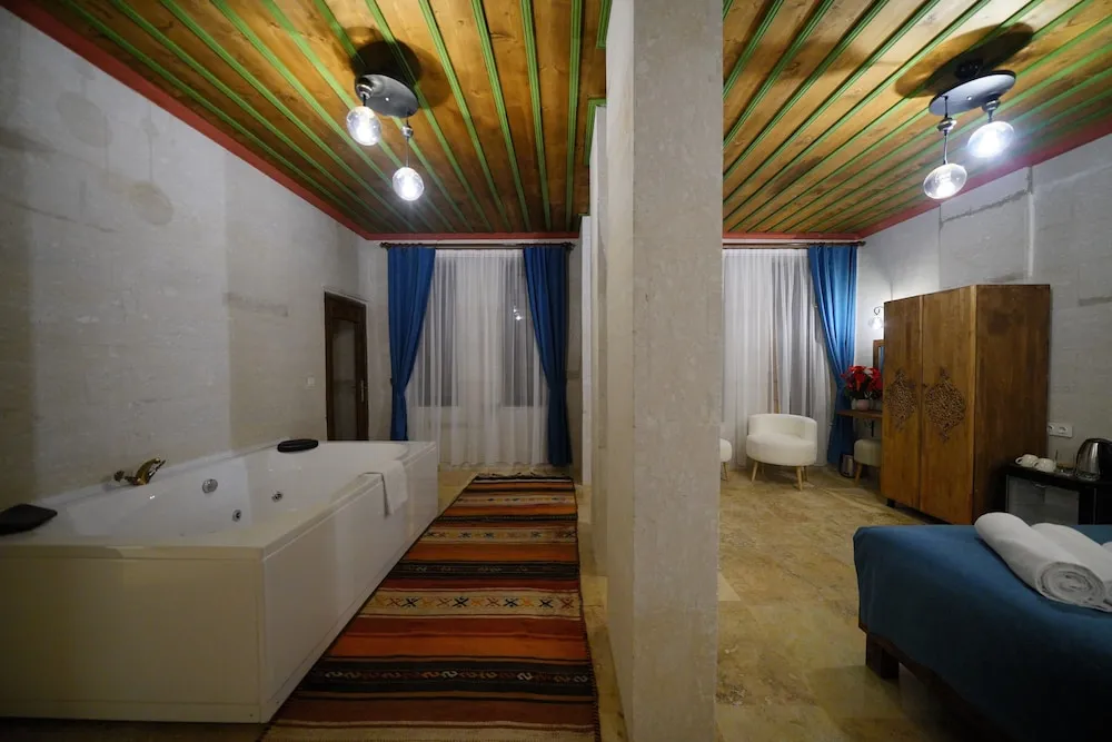 Luxury Tek Büyük Yataklı Oda, 1 En Büyük (King) Boy Yatak, Balkon