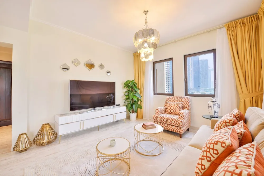 Deluxe 2BR Apartment