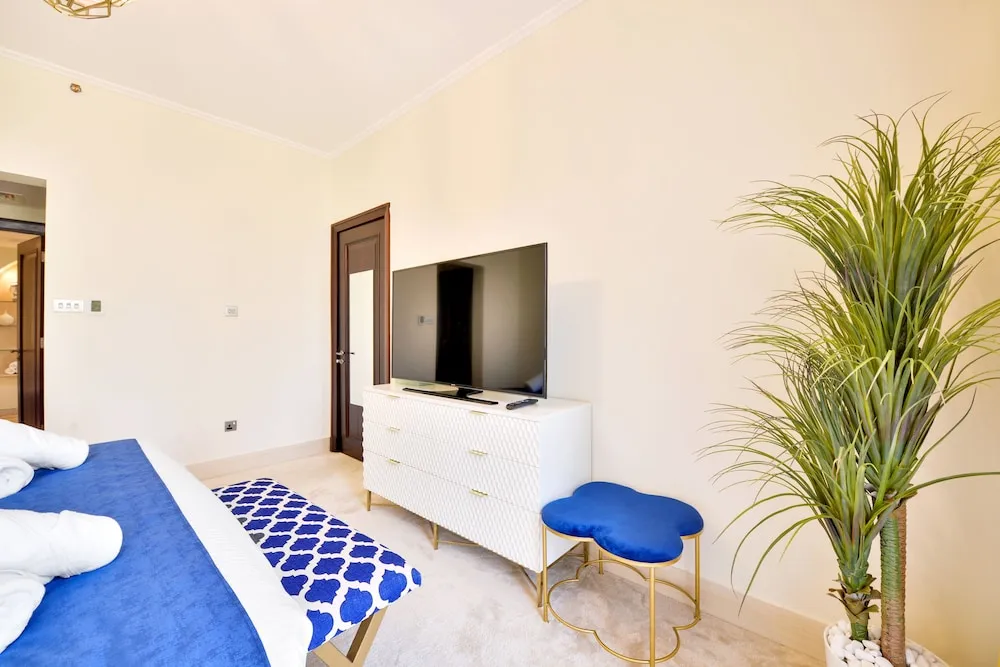 Deluxe 2BR Apartment