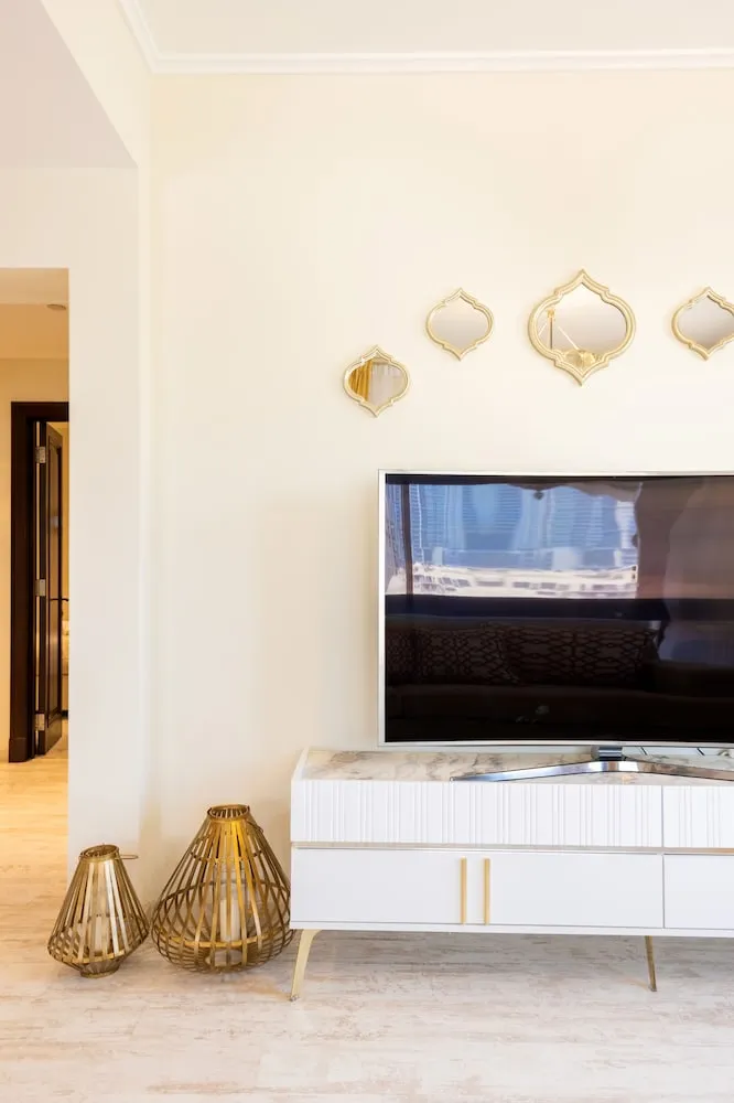 Deluxe 2BR Apartment