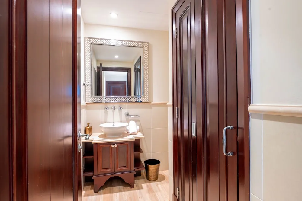 Deluxe 2BR Apartment