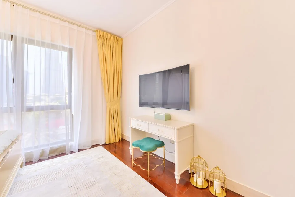 Deluxe 2BR Apartment