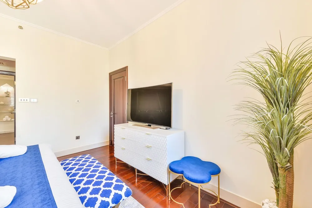 Deluxe 2BR Apartment