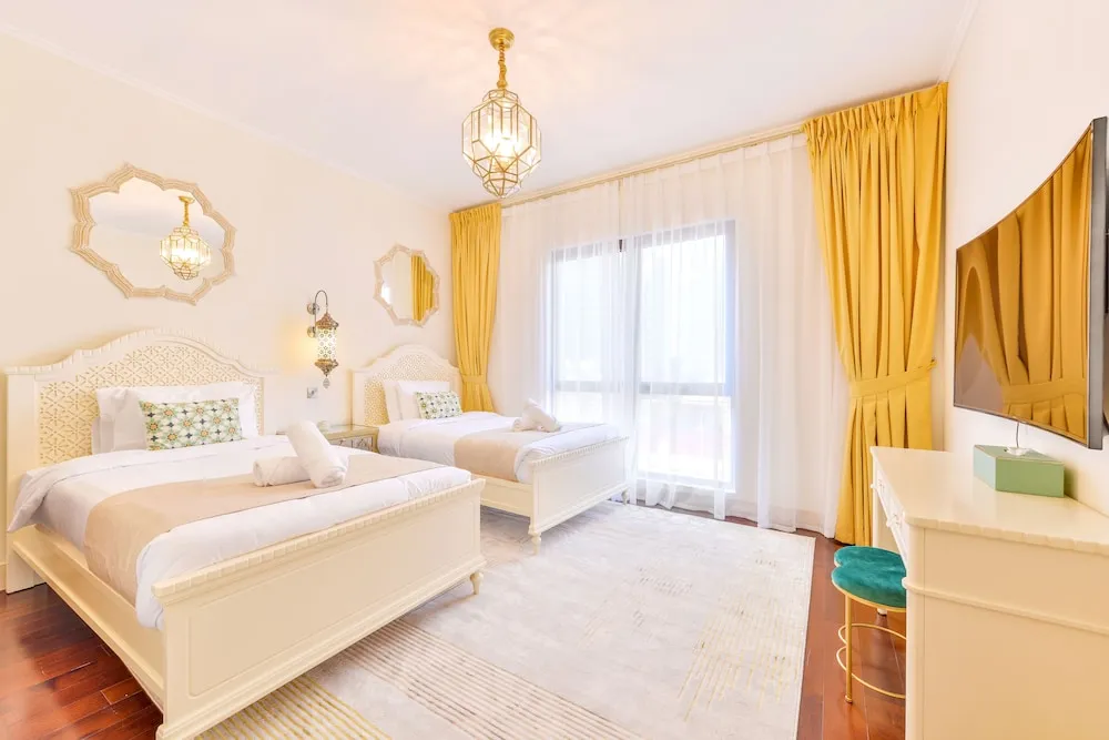 Deluxe 2BR Apartment