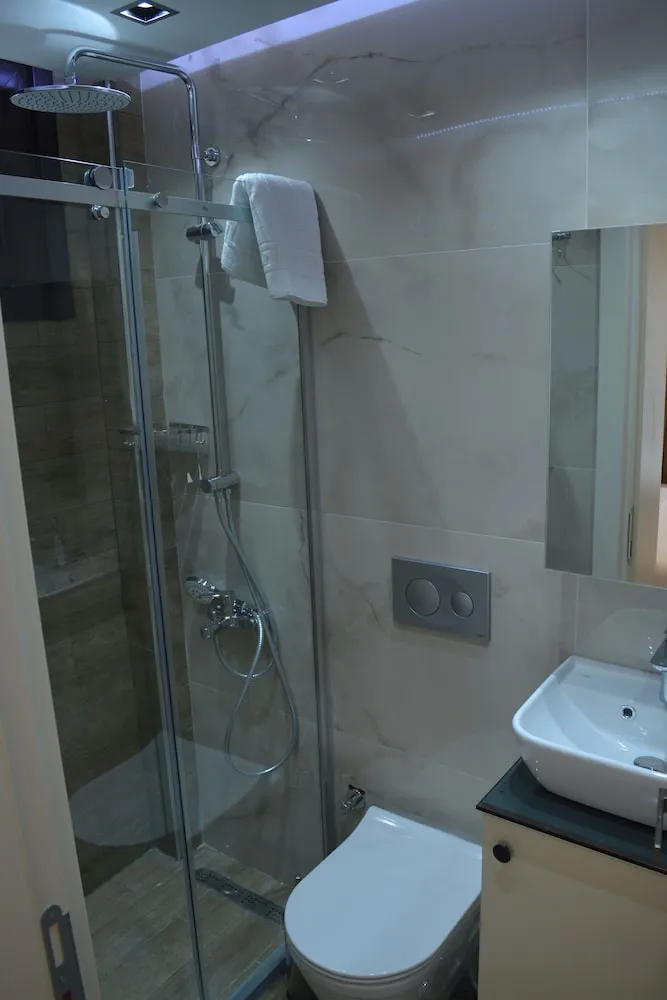 Comfort Tek Büyük Yataklı Oda