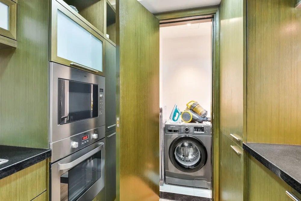Deluxe 1BR Apartment