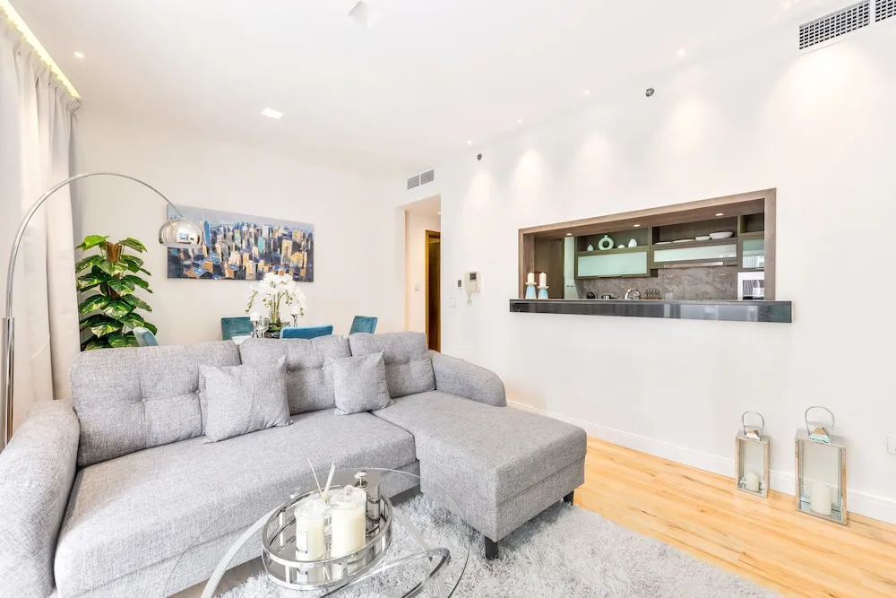 Deluxe 1BR Apartment