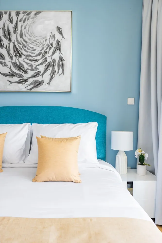 Deluxe 1BR Apartment