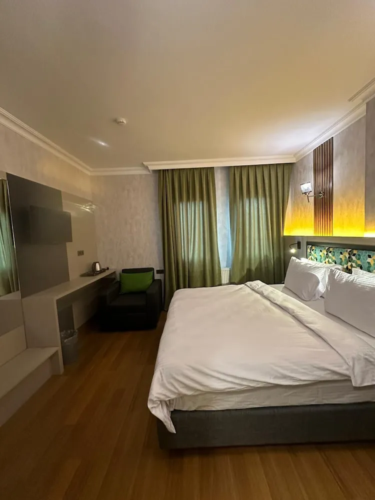 Deluxe Tek Büyük veya İki Ayrı Yataklı Oda, Şehir Manzaralı