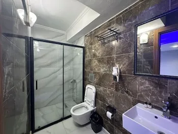 Grand Lara Hotel & Apartments