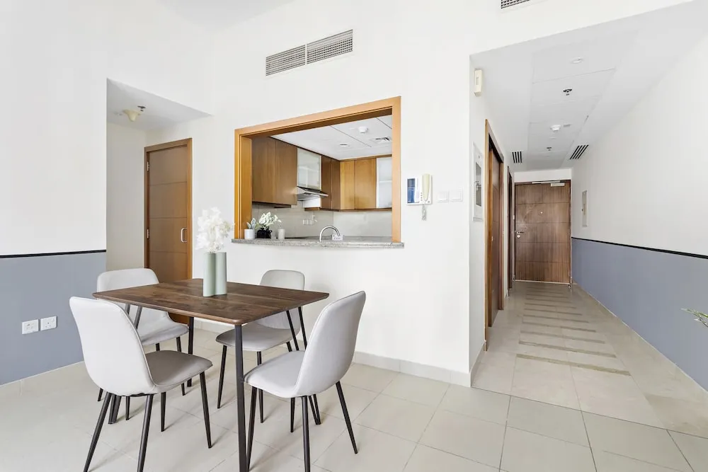 Business Apartment Standpoint A 402
