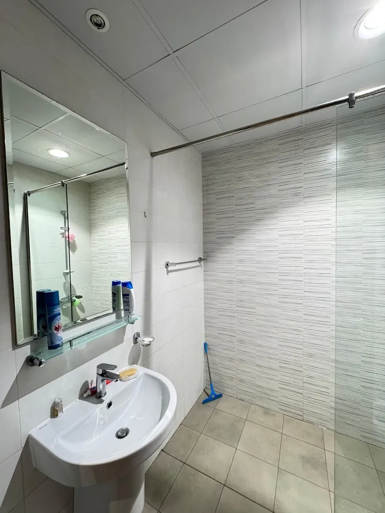 6 Bed Mixed Dormitory Room