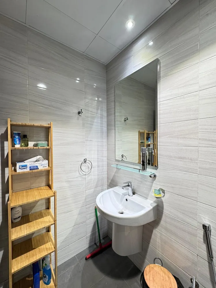 6 Bed Mixed Dormitory Room