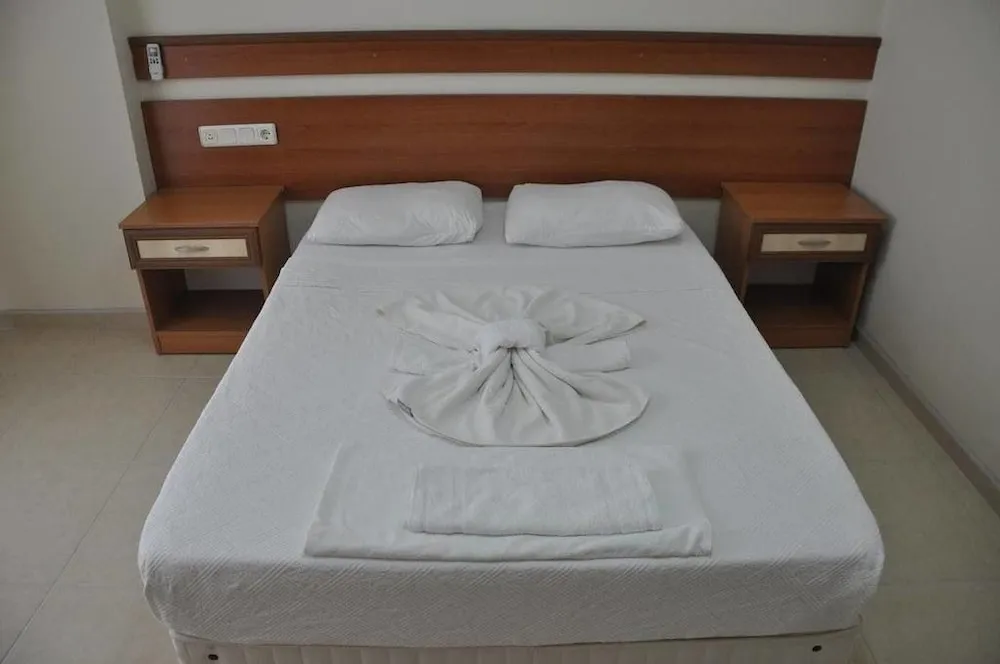 Standard Tek Büyük veya İki Ayrı Yataklı Oda (No Kitchen)