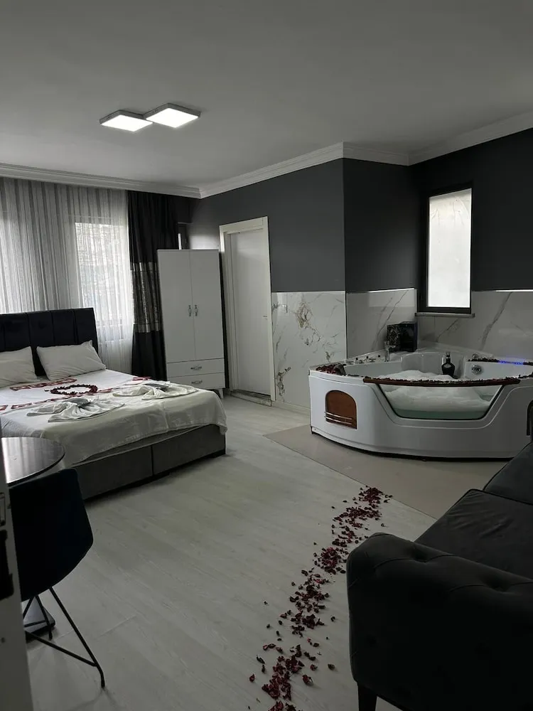 Deluxe Tek Büyük Yataklı Oda