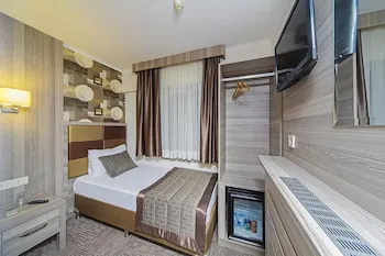 Pera Arya Hotel