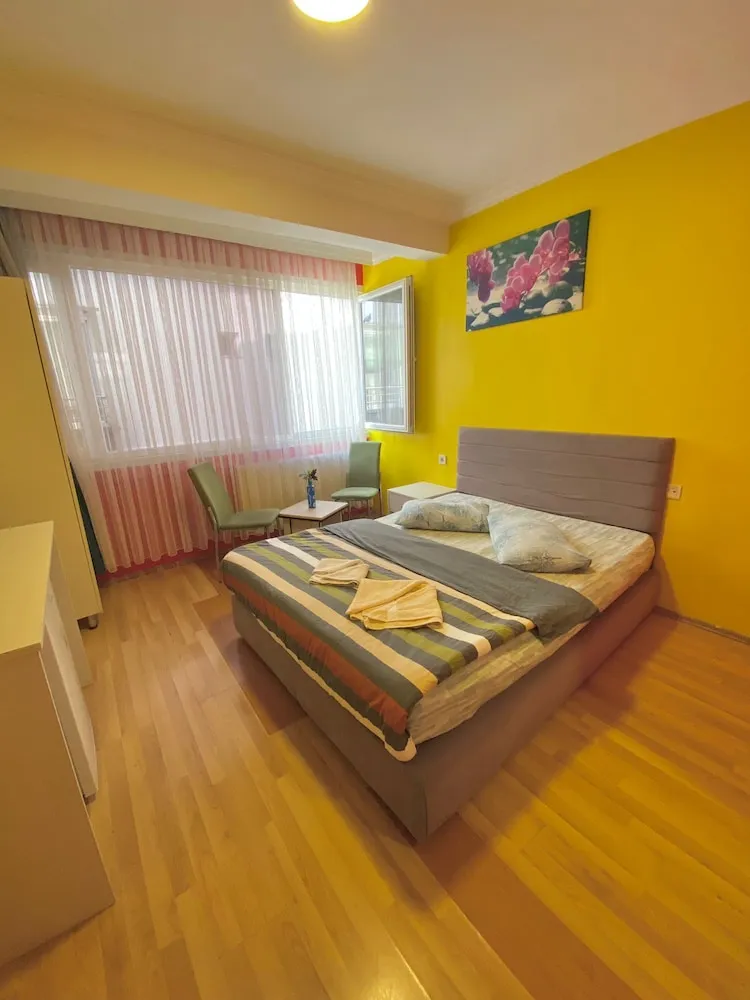 Tek Büyük veya İki Ayrı Yataklı Oda, Balkon, Şehir Manzaralı