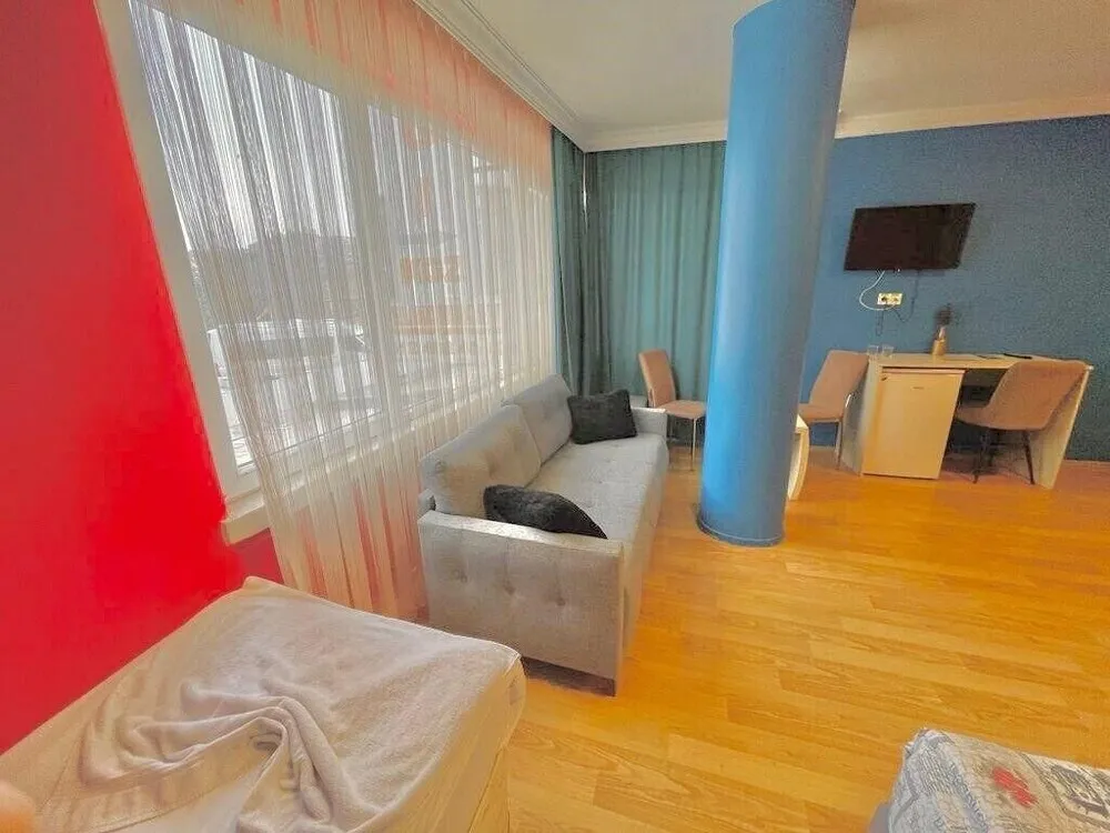 Üç Kişilik Oda, Balkon, Şehir Manzaralı