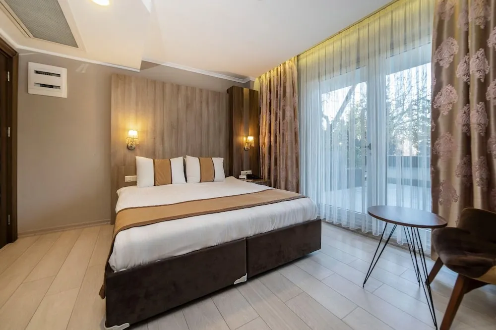 Family Oda, Sigara İçilmez, Şehir Manzaralı