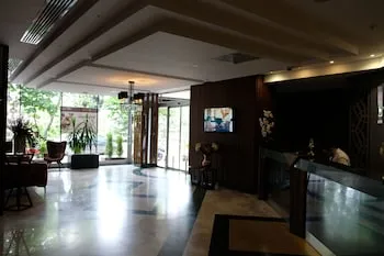 Royal Capital Hotel & Suites