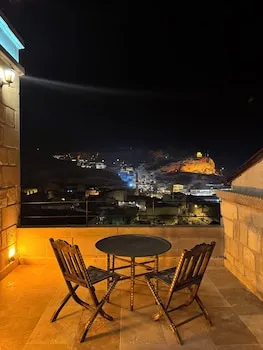 Midland Cave Suites