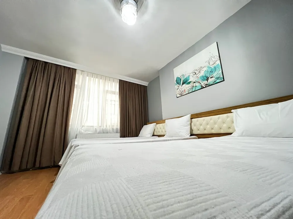 Basic Üç Kişilik Oda, Şehir Manzaralı