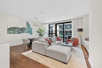 Spacious 2 BR 3rd Floor City Walk Bldg 9