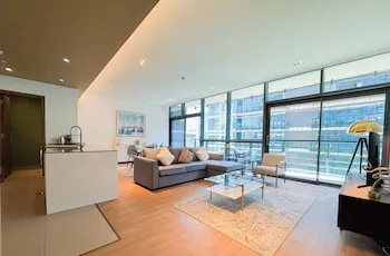 Aya - Sophisticated 1BR Apartment in CityWalk with Views