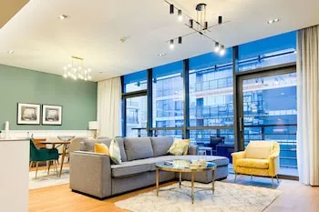 Aya - Impeccable 1BR Apartment with Balcony in City Walk