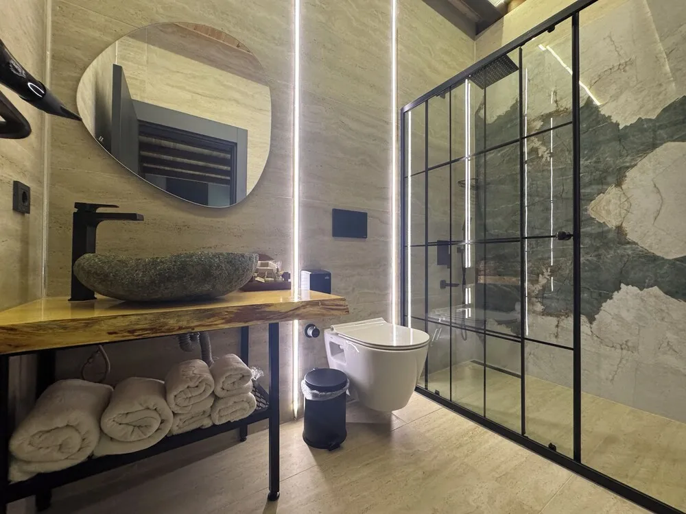 Honeymoon Tek Büyük Yataklı Oda