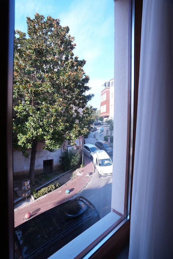 Üç Kişilik Oda