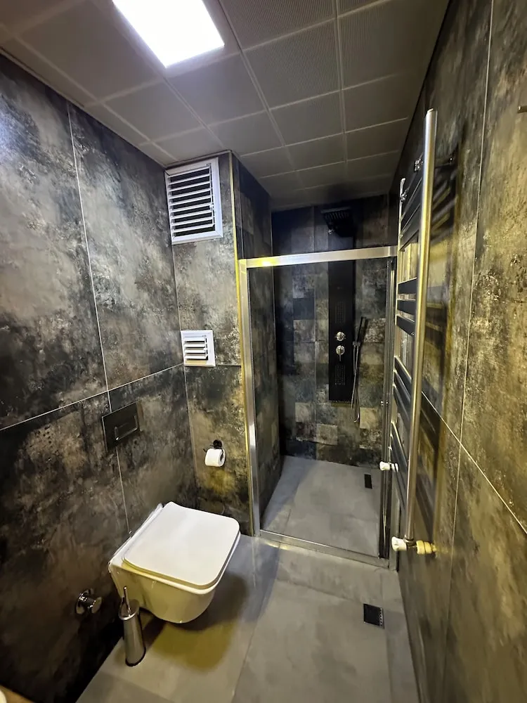Deluxe Dört Kişilik Oda, Balkon, Şehir Manzaralı