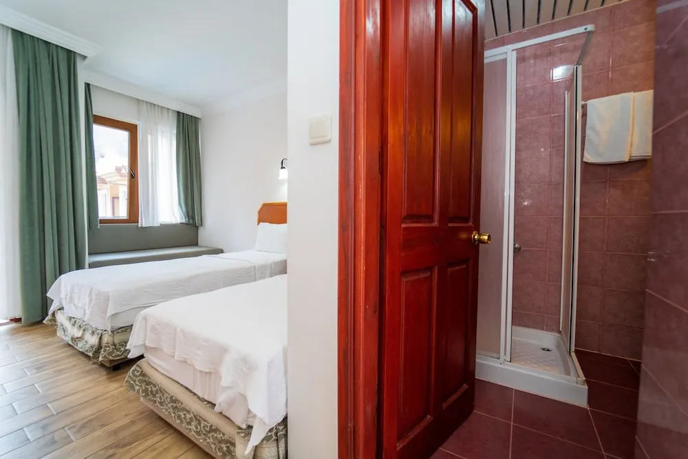 Standard Tek Büyük veya İki Ayrı Yataklı Oda