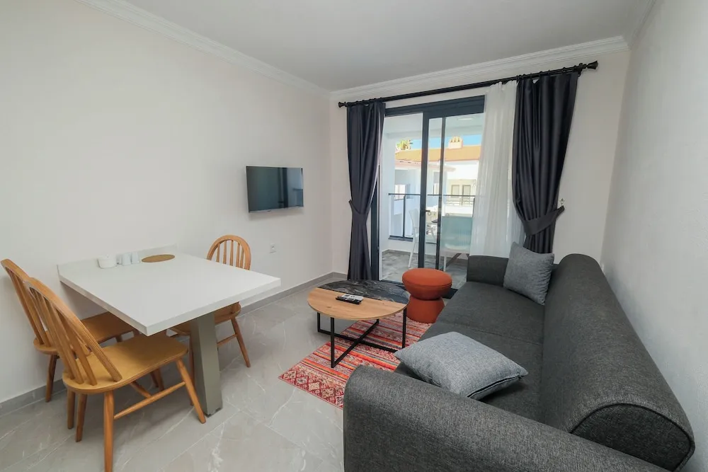 Deluxe Apart Daire, 1 Çift Kişilik Yatak ve Çekyat, Havuz Manzaralı