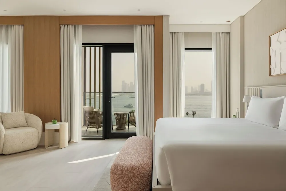 Waking Eclipse One Bedroom Suite - Sea View