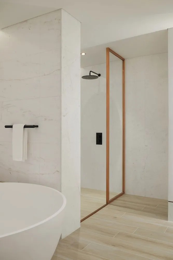 Waking Eclipse One Bedroom Suite - Sea View
