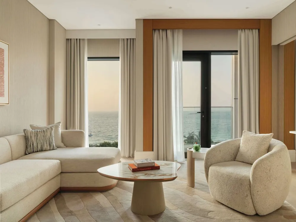 Waking Eclipse One Bedroom Suite - Sea View