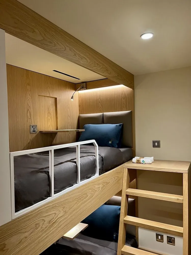 YAWN Bunk Bed Cabin - 6 Hour Morning Stay from 07:00-13:00 (7am-1pm)