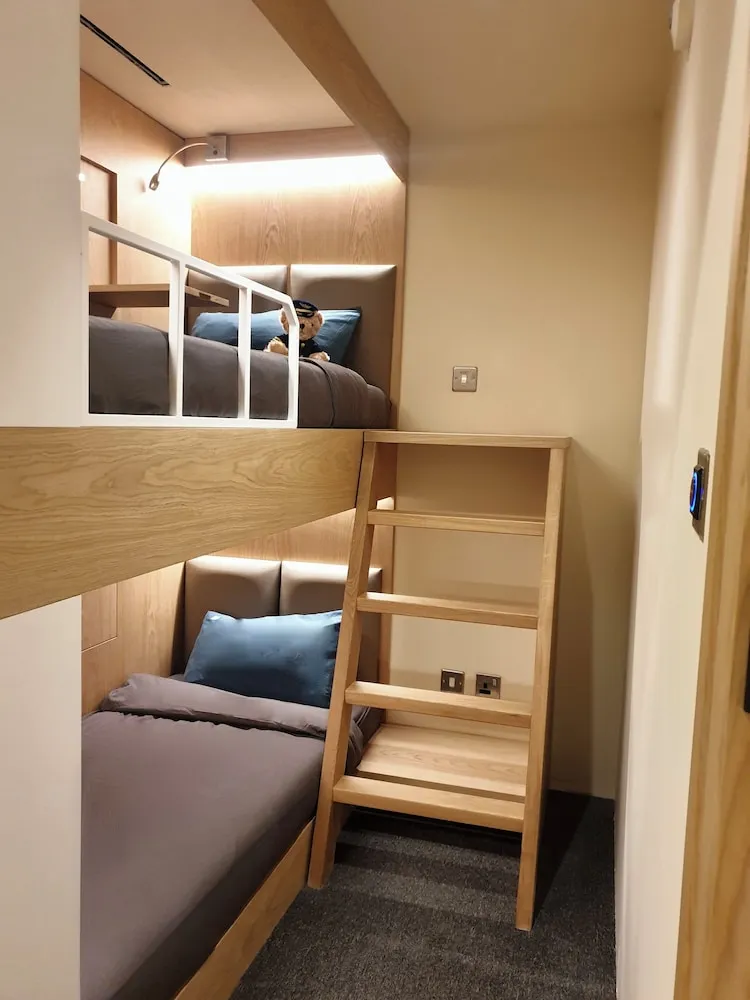 YAWN Bunk Bed Cabin - 6 Hour Morning Stay from 07:00-13:00 (7am-1pm)