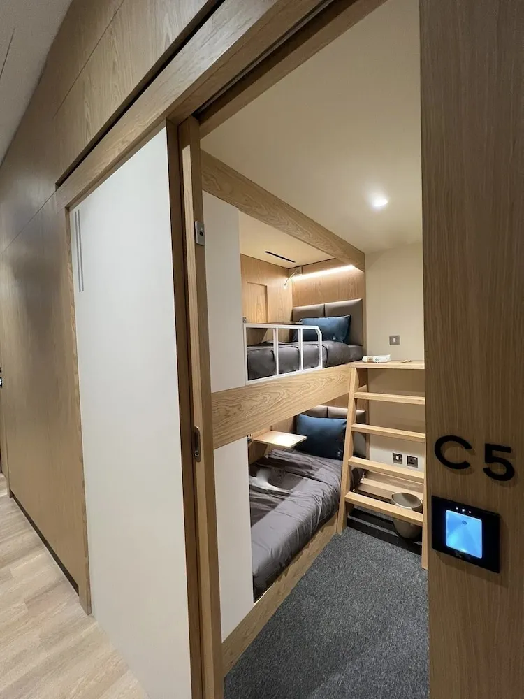 YAWN Bunk Bed Cabin - 6 Hour Morning Stay from 07:00-13:00 (7am-1pm)