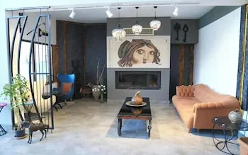 Atroa Otel
