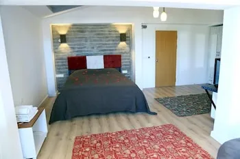 Atroa Otel