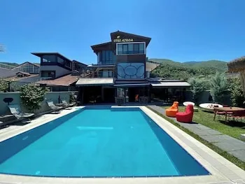 Atroa Otel