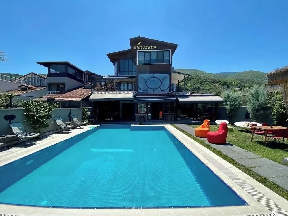 Atroa Otel
