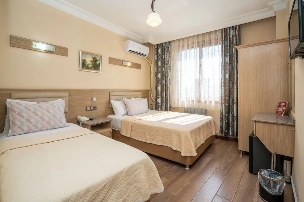 Standard Tek Büyük veya İki Ayrı Yataklı Oda, Şehir Manzaralı