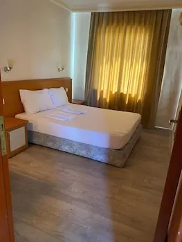 Çınar Family Suite Hotel