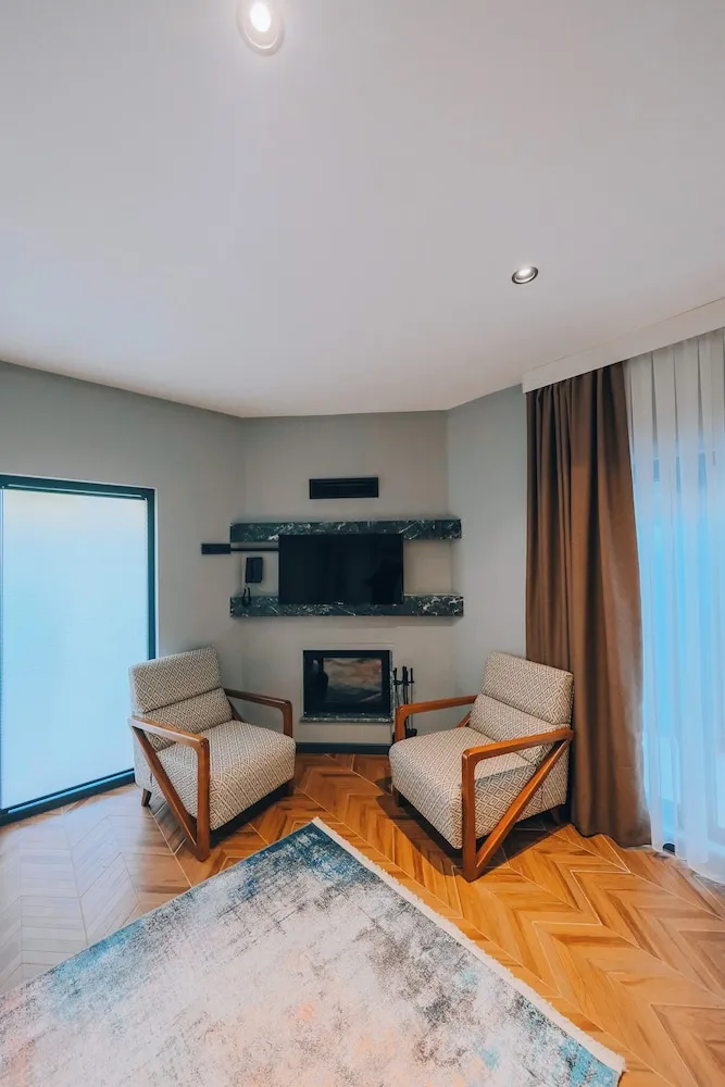 Deluxe Villa, 2 Yatak Odası, Kişiye Özel Havuzlu, Kısmi Göl Manzaralı