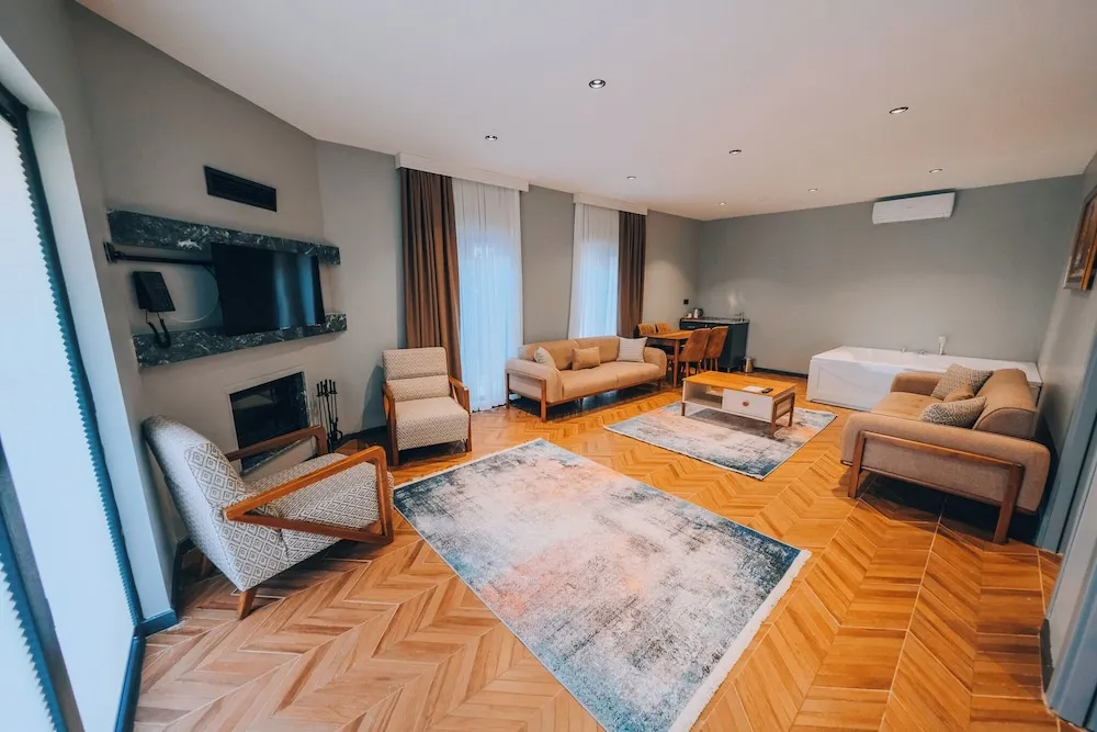 Deluxe Villa, 2 Yatak Odası, Kişiye Özel Havuzlu, Kısmi Göl Manzaralı