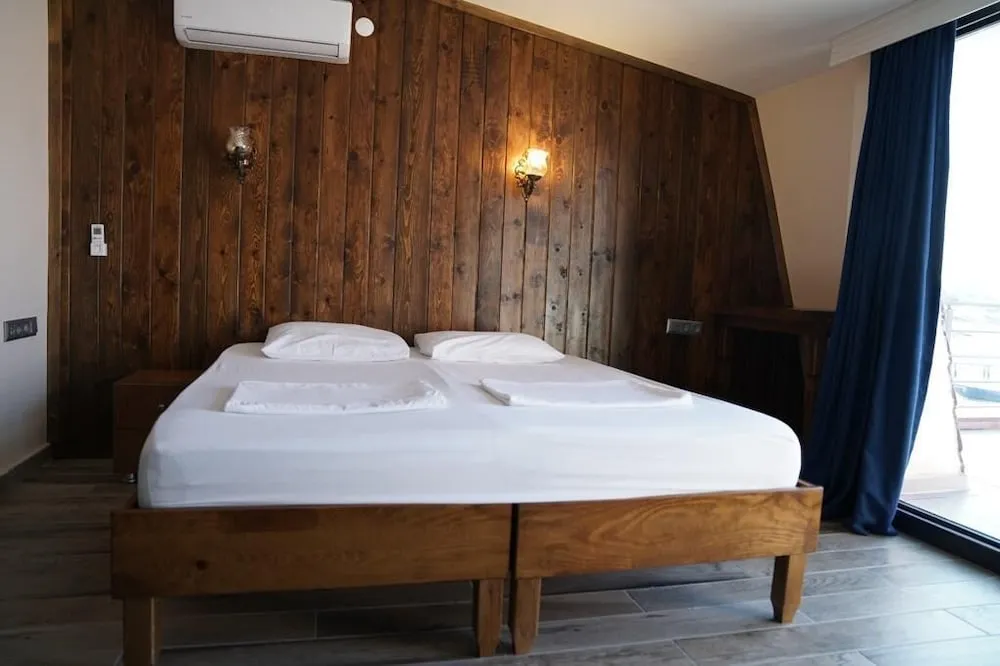 Tek Büyük Yataklı Oda, Balkon, Deniz Manzaralı